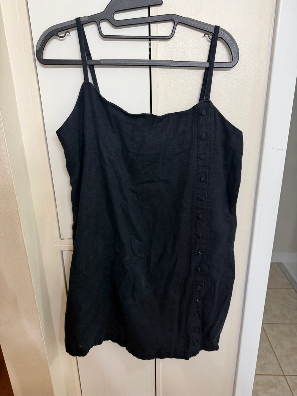 Abercrombie & Fitch Black Spaghetti Strap Button-Trim Linen Tank